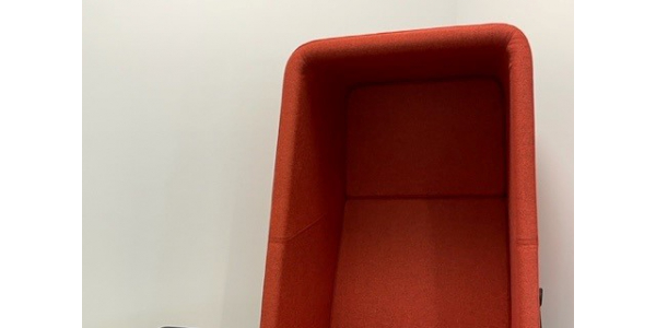 Levering van akoestische stoelen bij Lenferink