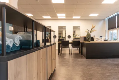 Functioneel klaslokaal ontworpen voor praktijklessen in de zorg- en welzijnssector