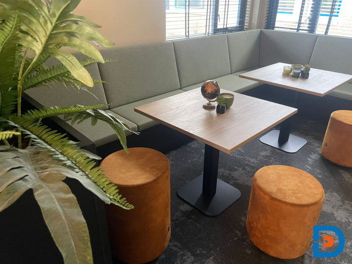 Op maat gemaakte zitbank voor vergaderingen en overleg