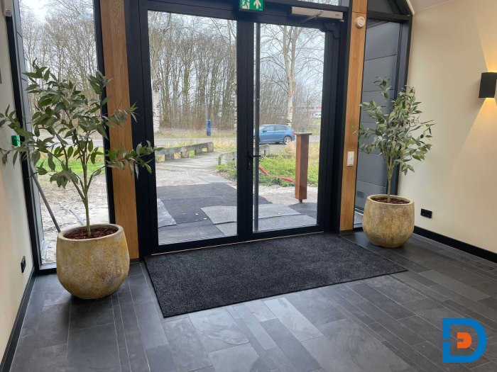 Sfeervolle entree met schoonloopmat