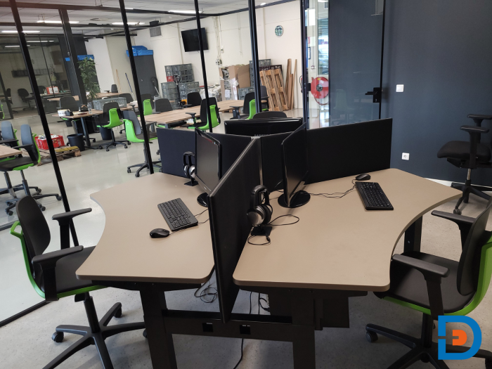 Trio werkplek voor efficiënt samenwerken met drie personen.