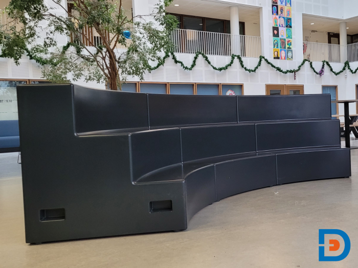 Duurzame tribune zitbank van hergebruikte materialen